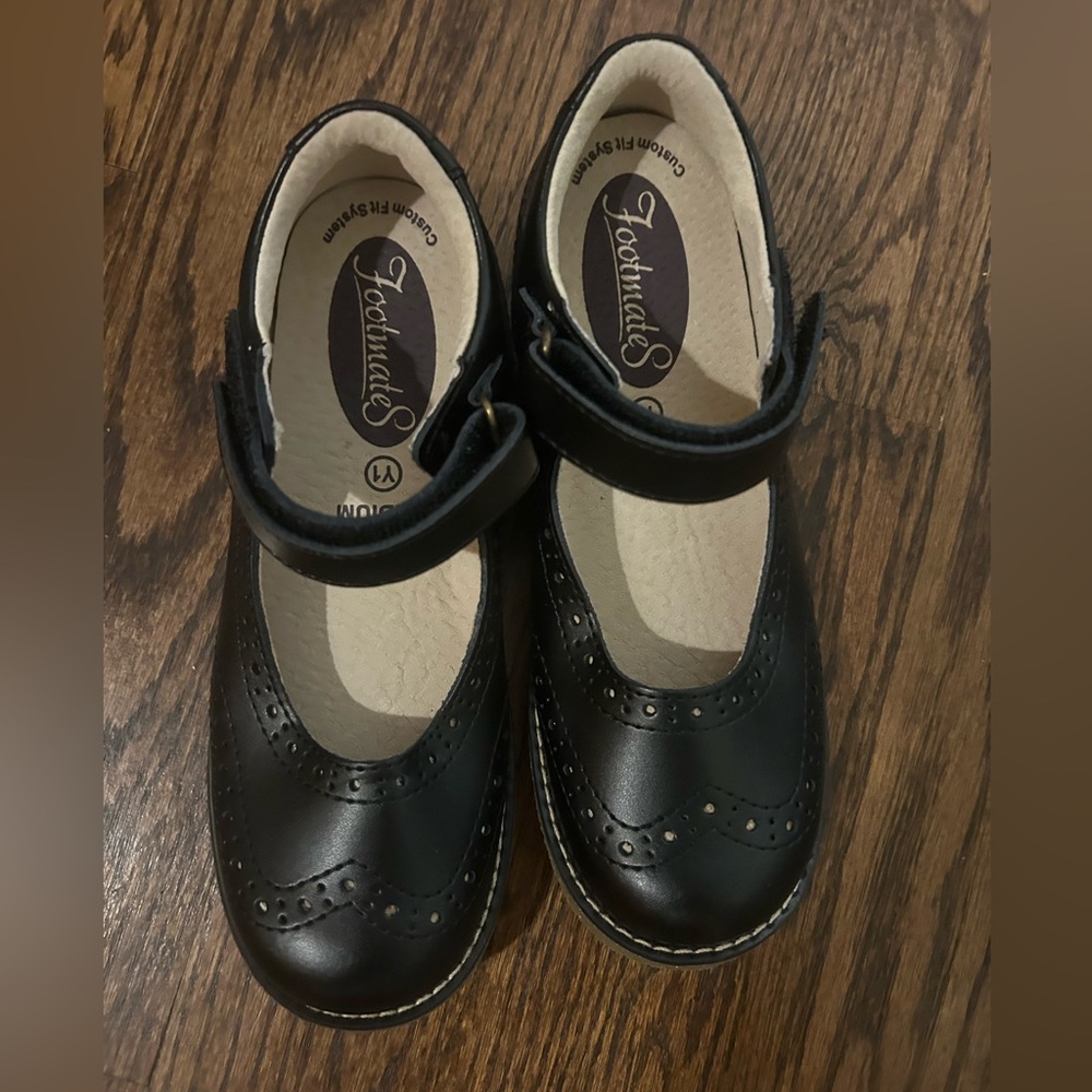 NWOT Footmates size 1 black Mary Jane